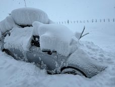 Las intensas nevadas, por las que rige una alerta amarilla, continuarán durante los próximos días y mantendrán cerrados los centros de esquí.