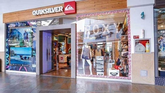 Adiós a una histórica marca de ropa: cierran más de 100 tiendas tras declararse en bancarrota