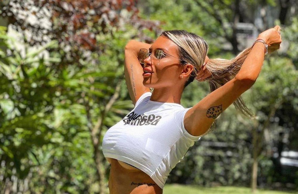 Agustina Gandolfo acaparó todas las miradas con su bikini amarillo y una confesión desde Dubái