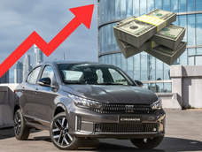 La suba del dólar impactó en los precios de los autos.