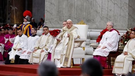 Los Andes | Ciudad del Vaticano (Italia), 24/12/2024.- El Papa Francisco dirige la Misa de la Noche de Navidad en la Basílica de San Pedro en la Ciudad del Vaticano, 24 de diciembre de 2024. El Papa Francisco inauguró el Jubileo de la Iglesia Católica de 2025 en Noch
