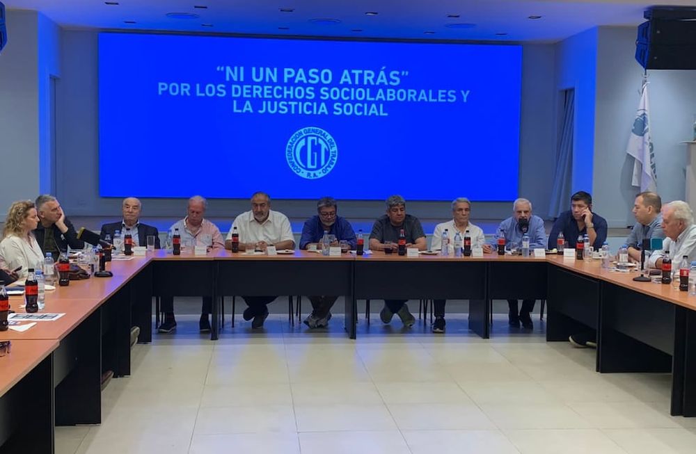 CGT. Encuentro sindical en la sede porteña de la Uocra, participaron Héctor Daer, Pablo Moyano, Carlos Acuña, Andrés Rodríguez, Gerardo Martínez, José Luis Lingeri y Sergio Palazzo. Foto: Prensa CGT