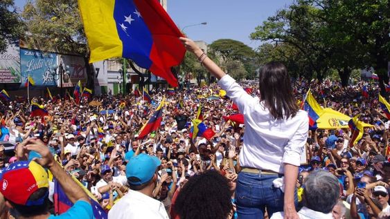 Corina Machado, la candidata de la oposición que obtuvo un amplio apoyo en las elecciones primarias del pasado 22 de octubre, durante un acto de campaña en Venezuela.
