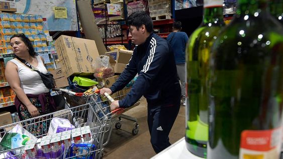 Argentina cerró el 2023 con una inflación acumulado de 211% y se encamina a ser el país con la mayor inflación del mundo. Foto. Orlando Pelichotti / Los Andes