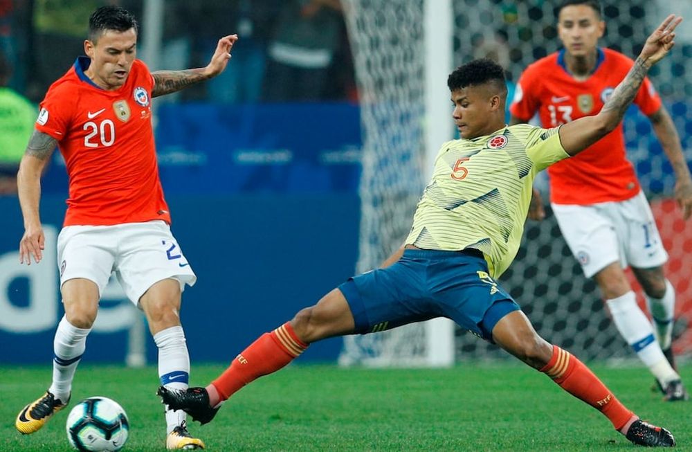 Chile-Colombia arrancó más tarde por culpa del tráfico