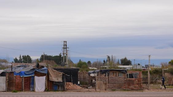 Las disposiciones de orden público, hará posible la mejora paulatina del abultado número de barrios populares de la provincia. / Foto: Marcelo Rolland.