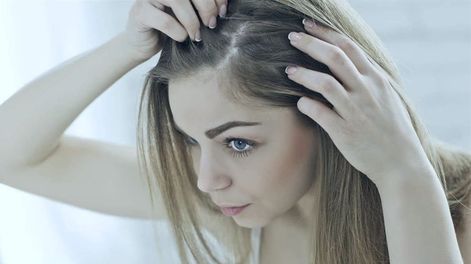 No más tintura para el cabello: la nueva tendencia que cubre las canas y te hace lucir años más joven