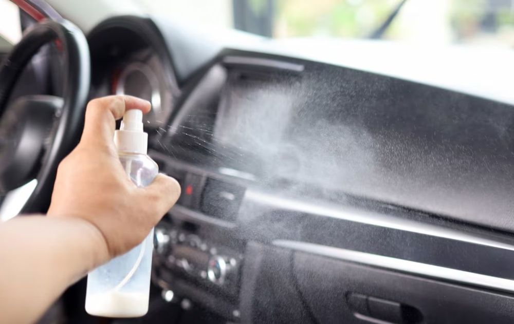 Este método mejora el aroma, pero también protege los tapizados y prolonga la vida útil del auto al reducir los efectos de la humedad.