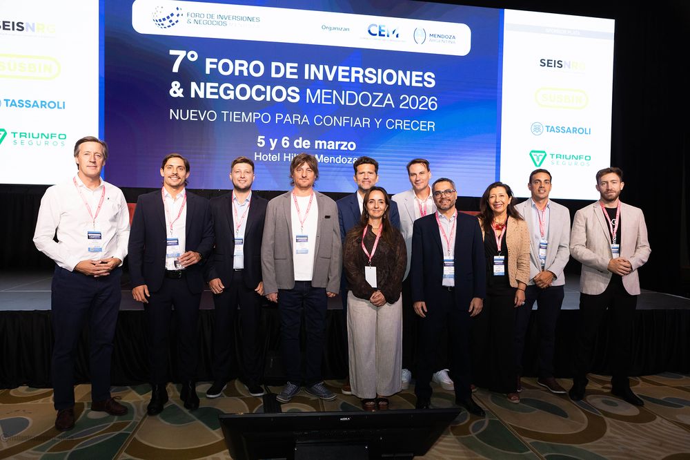 Previo al inicio del panel Capital que conecta, referentes de las empresas expositoras. 