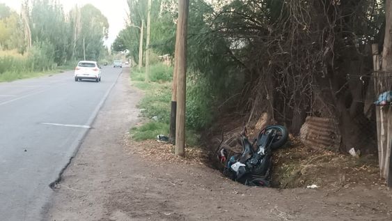 Murió un hombre tras protagonizar un misterioso accidente en una moto robada