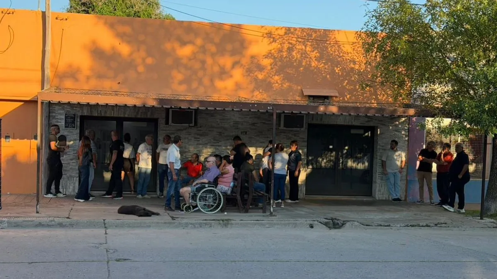 El velatorio se realiza desde temprano en la Asociación Mutual de San Cristóbal