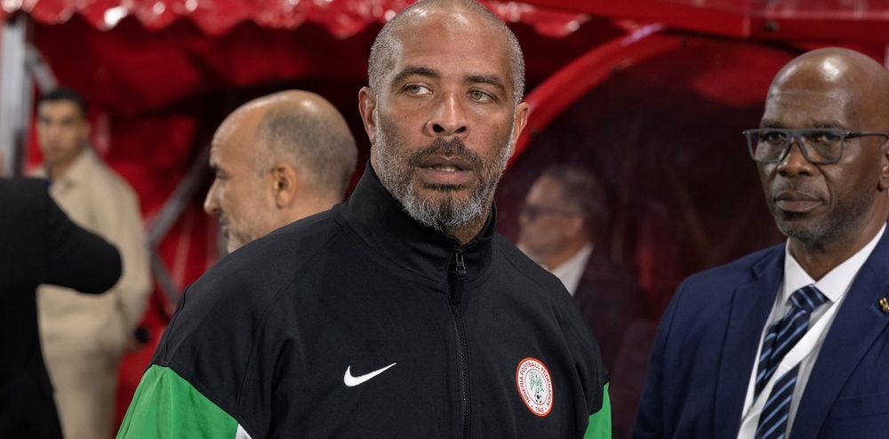 El DT de Nigeria, Eric Chelle, denunci&oacute; que su equipo fue v&iacute;ctima de un acto de magia negra. Esc&aacute;ndalo total.