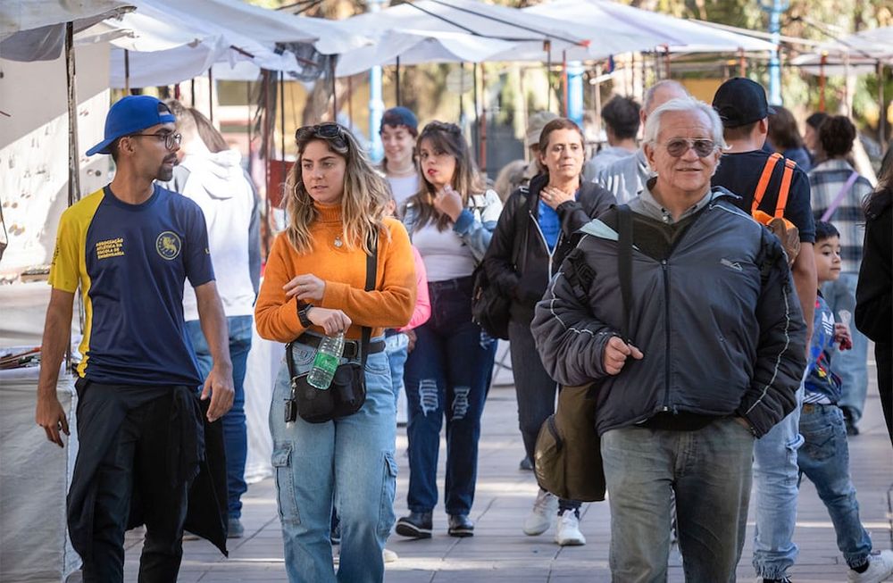 La mayor parte de los turistas provienen de Buenos Aires, Santa Fe y Brasil. Llegan en busca de “montaña y vino”. | Foto: Ignacio Blanco / Los Andes