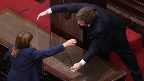 Milei abraza a Bullrich en la Asamblea Legislativa 2026