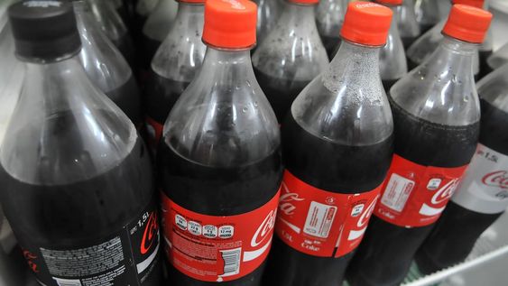 Un trabajador de Coca-Cola podría ser despedido si es visto consumiendo productos de Pepsi o visitando los restaurantes de su propiedad, según indicó un usuario de la red social Quora. / Foto: Claudio Gutierrez / Los Andes