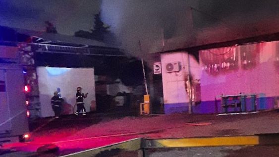 Incendio en un depósito municipal de servicios públicos de Maipú / Gentileza
