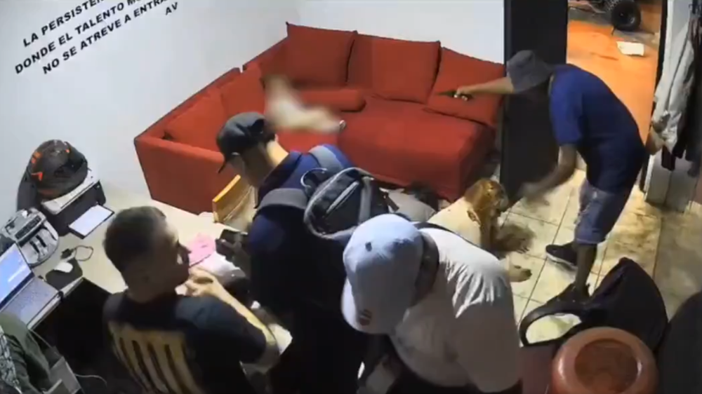 Violento asalto: delincuentes ingresaron a una concesionaria y amenazaron con matar a una beba de dos años