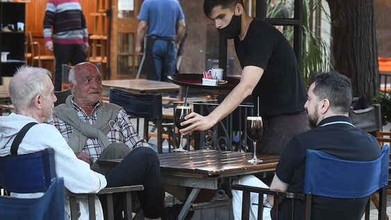 Después de meses de aislamiento, el concepto de “consumos de lujo” pasó a asociarse con gastos que son simples, pero no imprescindibles. José Gutiérrez / Los Andes