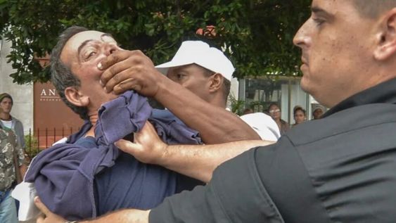 El periodista independiente cubano Lázaro Yuri Valle Roca es blanco de la dictadura cubana hace más de una década. / Foto: Gentileza