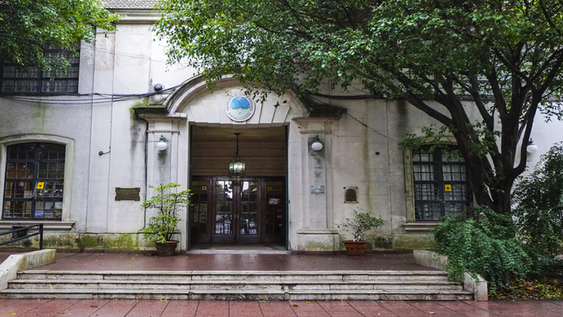 Una docente que había sido condenada por la muerte de su beba en 2010 fue separada de su cargo luego de ser denunciada por filmar a sus alumnos