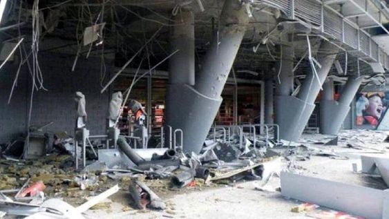 Dos bombas estallan en un estadio de Ucrania