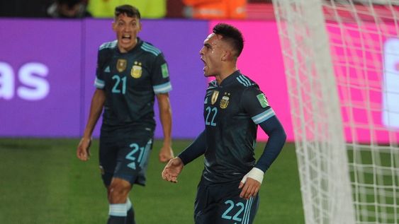 Lautaro Martínez festeja su gol, que sirvió para el 1-0 de Argentina ante Perú, por las eliminatorias sudamericanas. (Gentileza Clarín) Lautaro Martínez festeja su gol, que sirvió para el 1-0 de Argentina ante Perú, por las eliminatorias sudamericanas. (Gentileza Clarín)