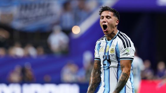 Enzo Fernández tuvo una aparición fantasmal sobre el cierre del encuentro para darle la clasificación a Argentina.&nbsp;