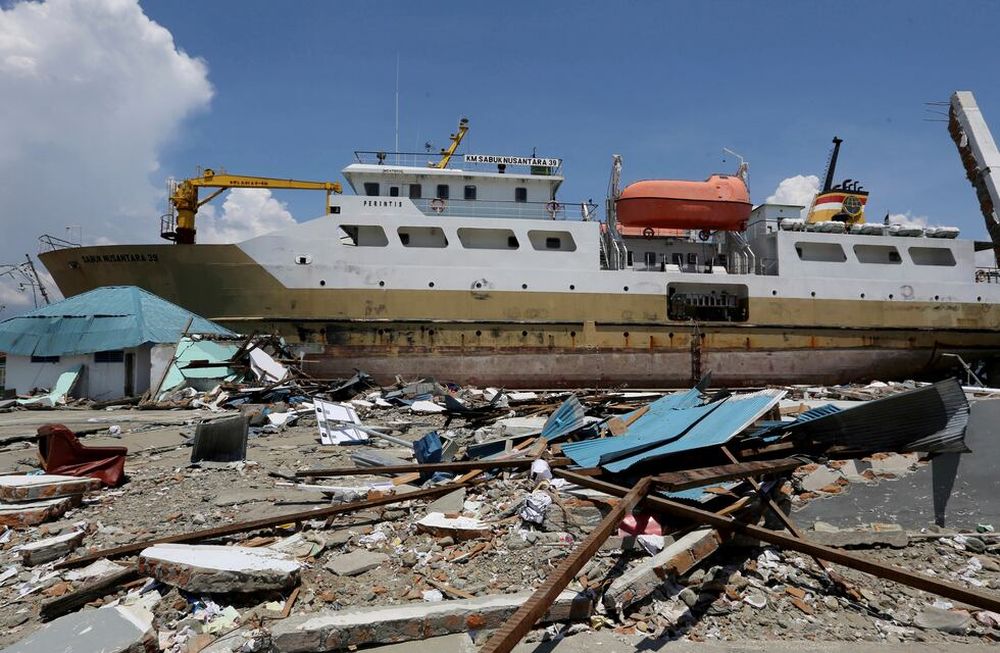 Ya son más de 1200 los muertos por el terremoto y tsunami en Indonesia
