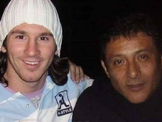 Lionel Messi junto a Sergio Torres. (archivo)