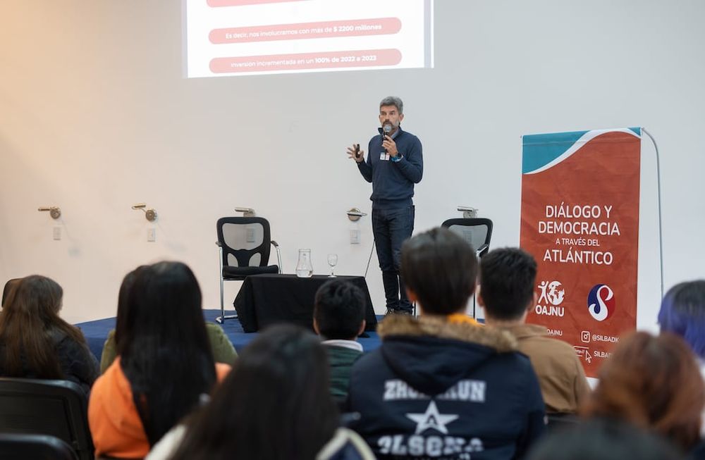 Ulpiano Suarez disertó sobre seguridad en el Foro “Cumbre para el empoderamiento juvenil”