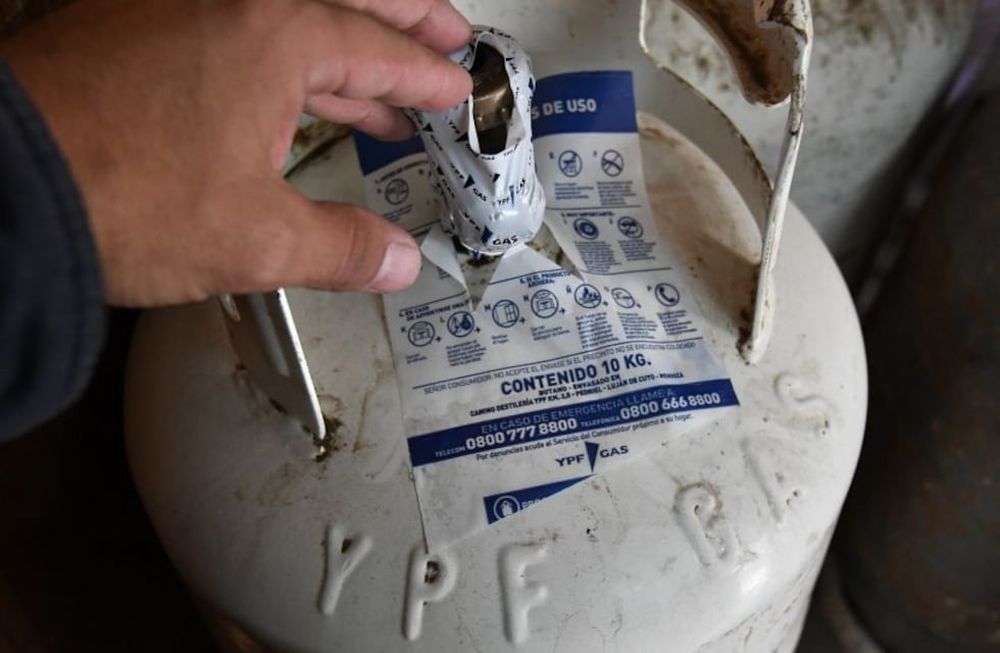 El operativo de venta de garrafas a 300 pesos cubrirá 70 puntos de encuentro de 15 departamentos durante esta semana.