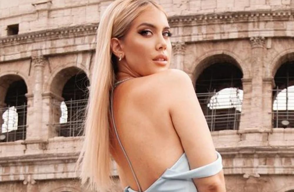 Wanda Nara generó polémica con su vestido de novia para una boda en Roma