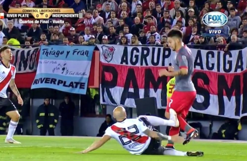 La jugada que protestó todo Independiente y que el árbitro no cobró