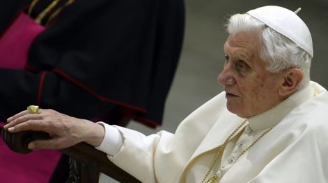 Reapareció el Papa y afirmó que renunció por el bien de la Iglesia”