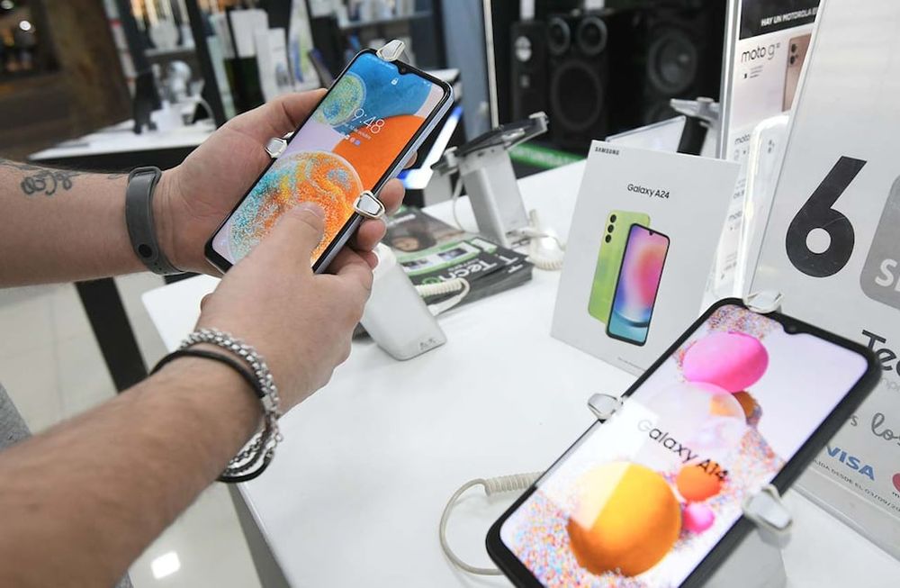 Aumento de ventas de electrónica, donde se notó mas es en teléfonos celulares | Archivo Los Andes
