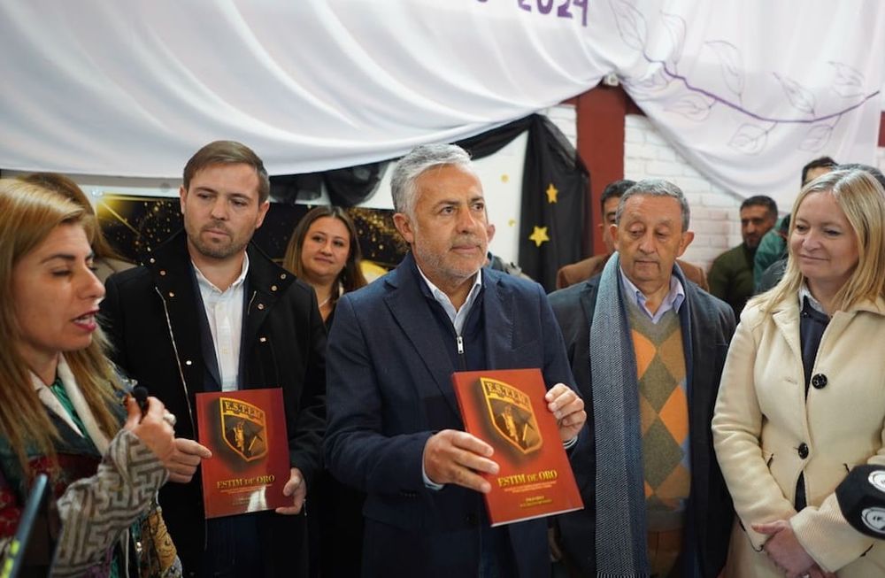 El gobernador Alfredo Cornejo junto a la vicegobernadora Hebe Casado y el intendente de Malargüe, Celso Jaque en medio de actividades relacionadas a la minería. Foto: Prensa Gobierno de Mendoza.