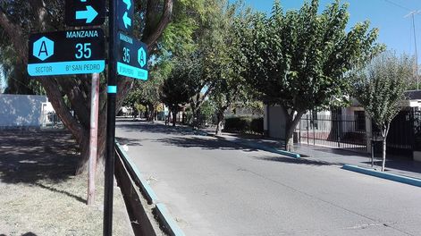 Los Andes | Para cualquier foráneo, entrar y transitar por al barrio San Pedro es una aventura ya que cuesta mucho ubicarse. Por eso, en los ingresos hay planos explicativos.  Foto: Gentileza Municipalidad de San Martín