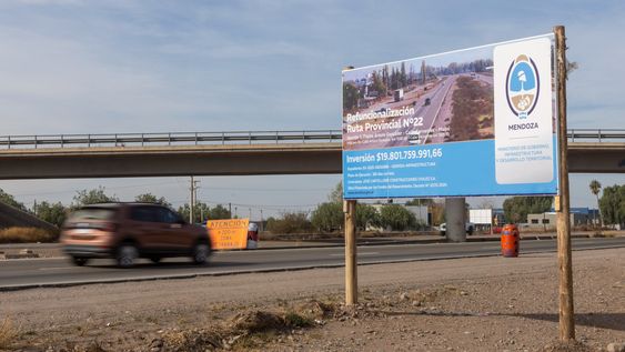 En medio de la caída de la coparticipación y de la menor recaudación de las comunas, la Provincia sostiene un paquete de inversiones en agua, cloacas, rutas, energía y turismo.&nbsp;