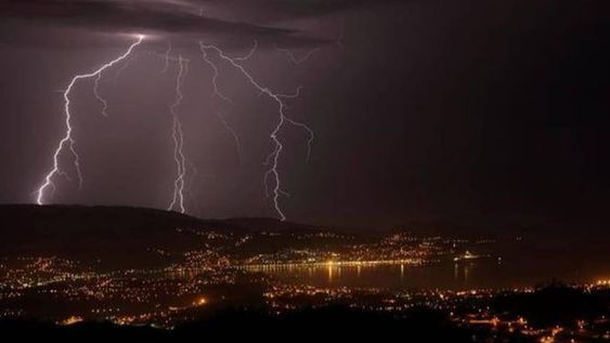 Las personas que se encontraban en el lugar del hecho, se estaban sacando selfies en la torre de vigilancia, que se remonta al siglo XII.