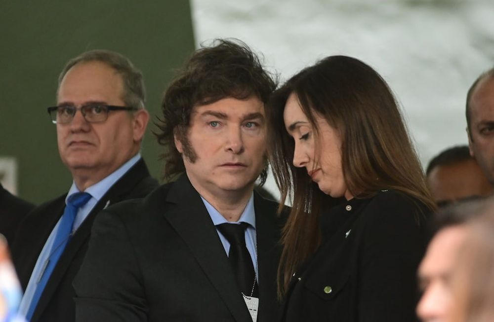Milei y Villaruel juntos en el acto por el atentado a la Embajada de Israel.