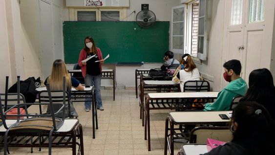 Apoyo. Escuela Infanta Mendocina, una de las que desde la semana pasada dicta clases de acompañamiento a estudiantes. Foto: Orlando Pelichotti / Los Andes