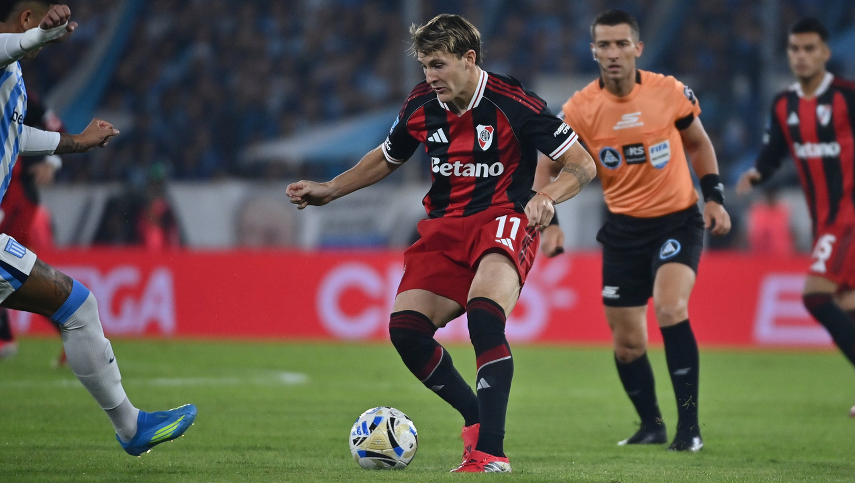 Racing vs River por la Fecha 14 del Torneo Apertura de la Liga Profesional.