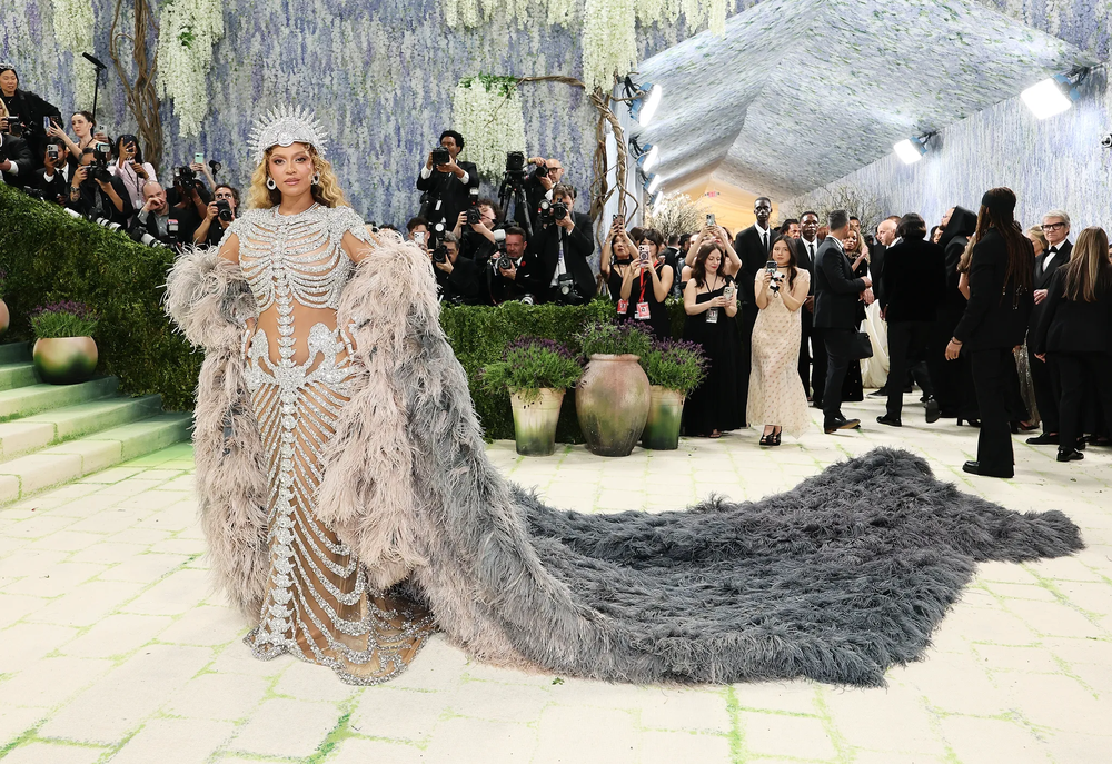 Tras 10 años sin asistir, Beyoncé volvió a la Met Gala con un diseño inspirado en un esqueleto. Tras 10 años sin asistir, Beyoncé volvió a la Met Gala con un diseño inspirado en un esqueleto.