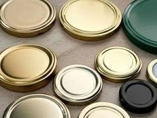 Un truco simple transforma tapas metálicas recicladas en soluciones prácticas para el hogar diario.