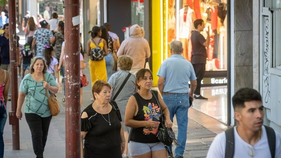Feriados trabajados: cuánto se paga por los dos días de Carnaval y cuánto cobrará un vendedor /Foto: Ignacio Blanco / Los Andes