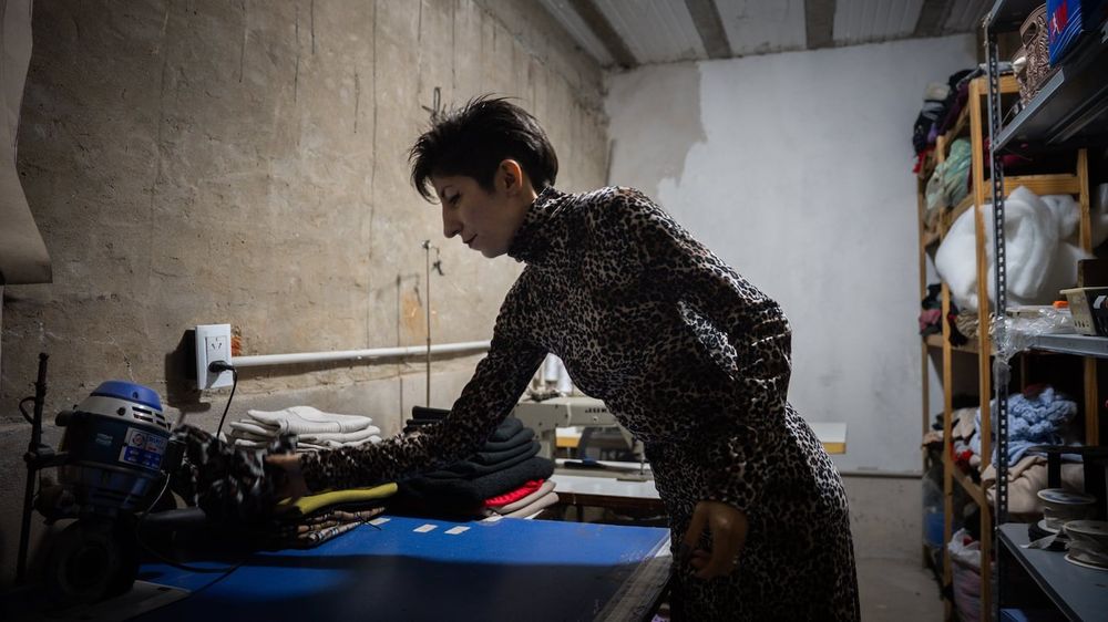 De cartonear a diseñar vestidos brillantes: la historia de Flor, la emprendedora que creó su propia marca de ropa.