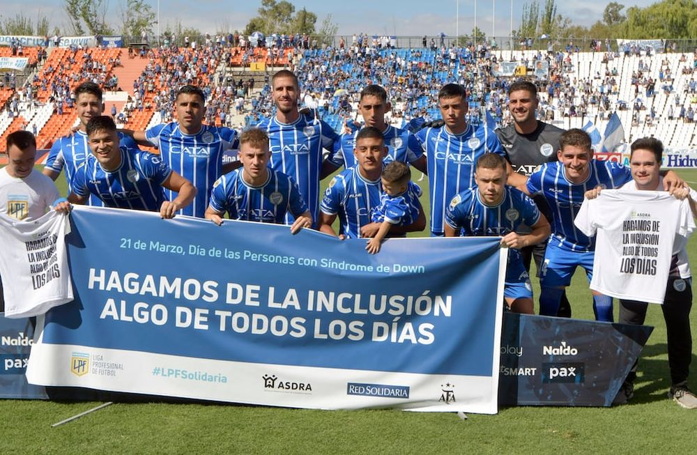 Fútbol AFA. El Club Atlético Godoy Cruz Antonio Tomba participa en el Grupo B de la Copa de la Liga Profesional 2024Síndrome de downFoto: Orlando Pelichotti