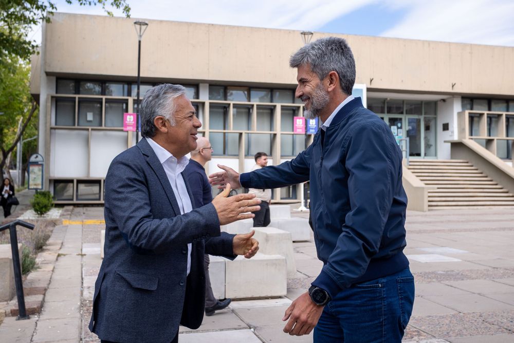 El intendente Ulpiano Suárez y el gobernador Alfredo Cornejo, en la última actividad oficial que compartieron. 