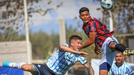 Fadep goleó 3-0 a Argentino y le arrebató el liderazgo. Foto: Valentina Villalobos.