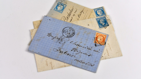 La escritura reposada de una carta postal